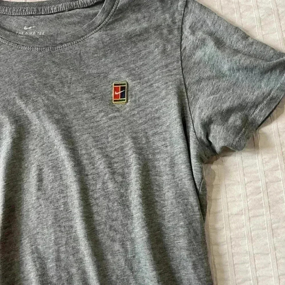 Womens court classic nike tee shirt size large - Picture 3 of 8